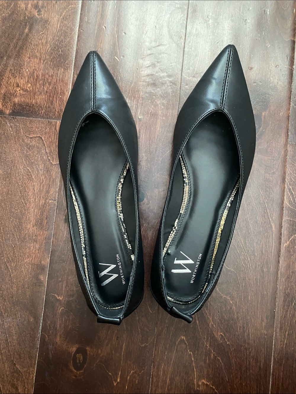 Pointed Black Women's Flats — Sleek Everyday Loafers